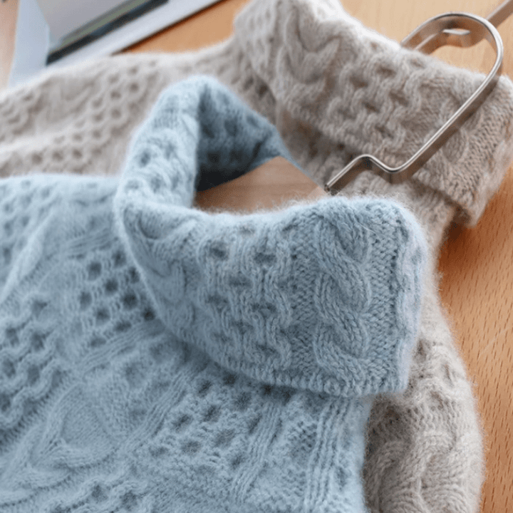 CASHMERE COUTURE TURTLENECK SWEATER