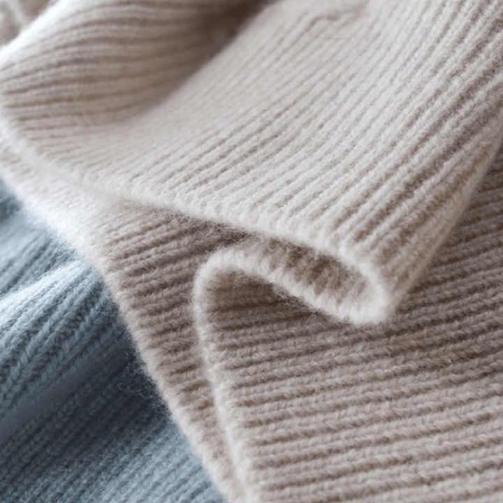 CASHMERE COUTURE TURTLENECK SWEATER