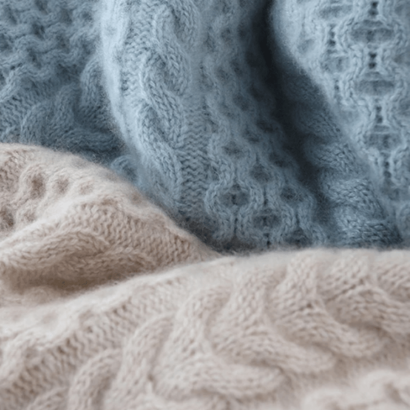 CASHMERE COUTURE TURTLENECK SWEATER